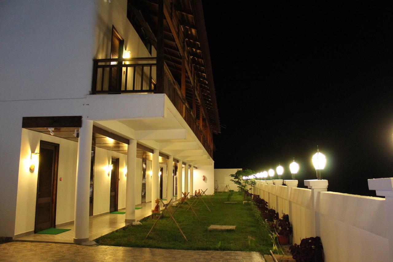 Symphony Summer Sands Beach Resort And Spa Ram Nagar Экстерьер фото