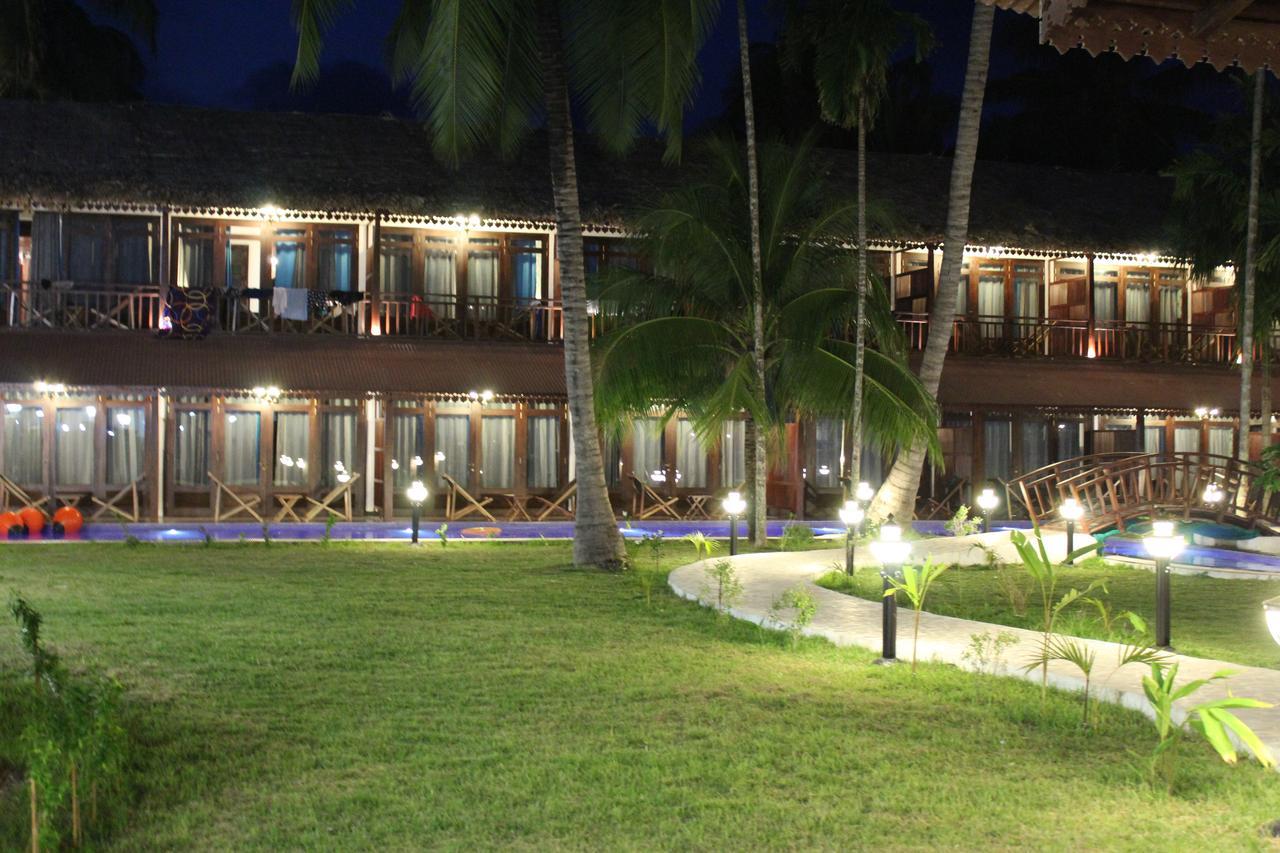 Symphony Summer Sands Beach Resort And Spa Ram Nagar Экстерьер фото
